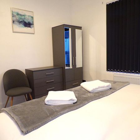 Hazelhurst House - 4 Bedrooms 2 Bathrooms Stoke-on-Trent Dış mekan fotoğraf