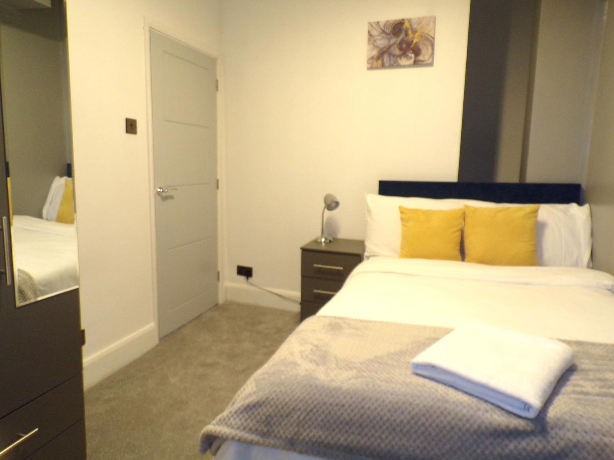Hazelhurst House - 4 Bedrooms 2 Bathrooms Stoke-on-Trent Dış mekan fotoğraf