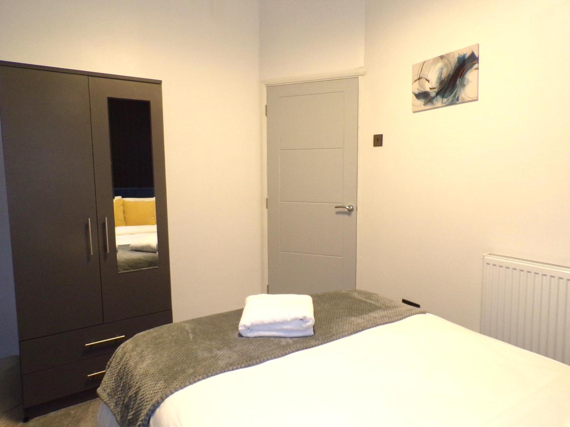 Hazelhurst House - 4 Bedrooms 2 Bathrooms Stoke-on-Trent Dış mekan fotoğraf